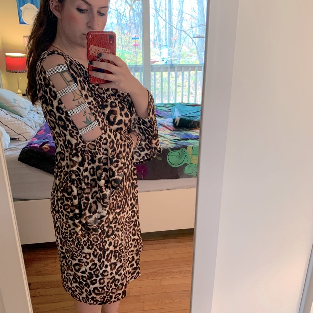 Flutter sleeve leopard print shift
